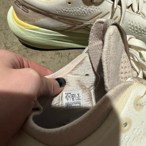 ASICS Gel Nimbus 25 Cream/Fawn Size 9 - Picture 4 of 4